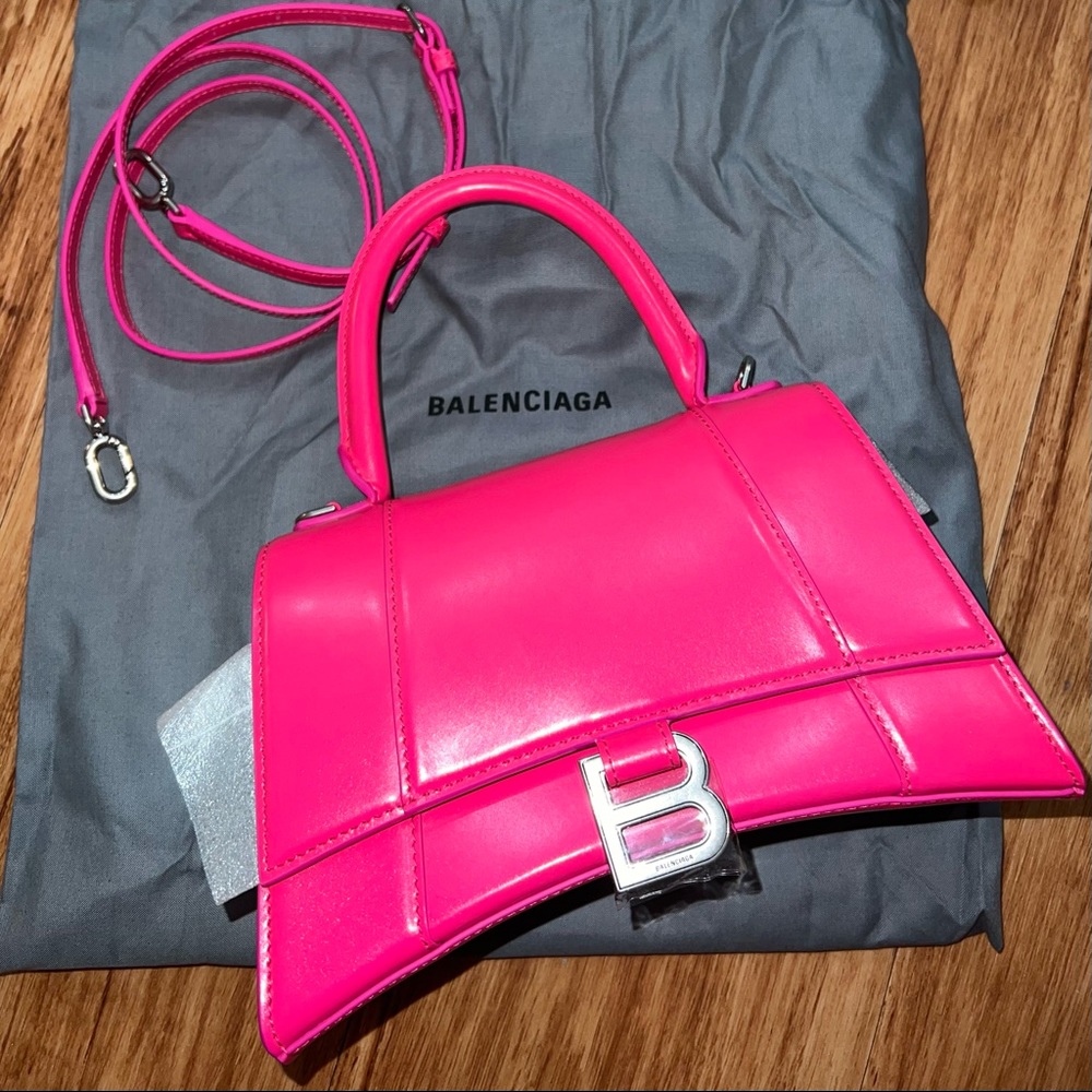 Brand New Balenciaga Bag. Got it as a present. Never used.